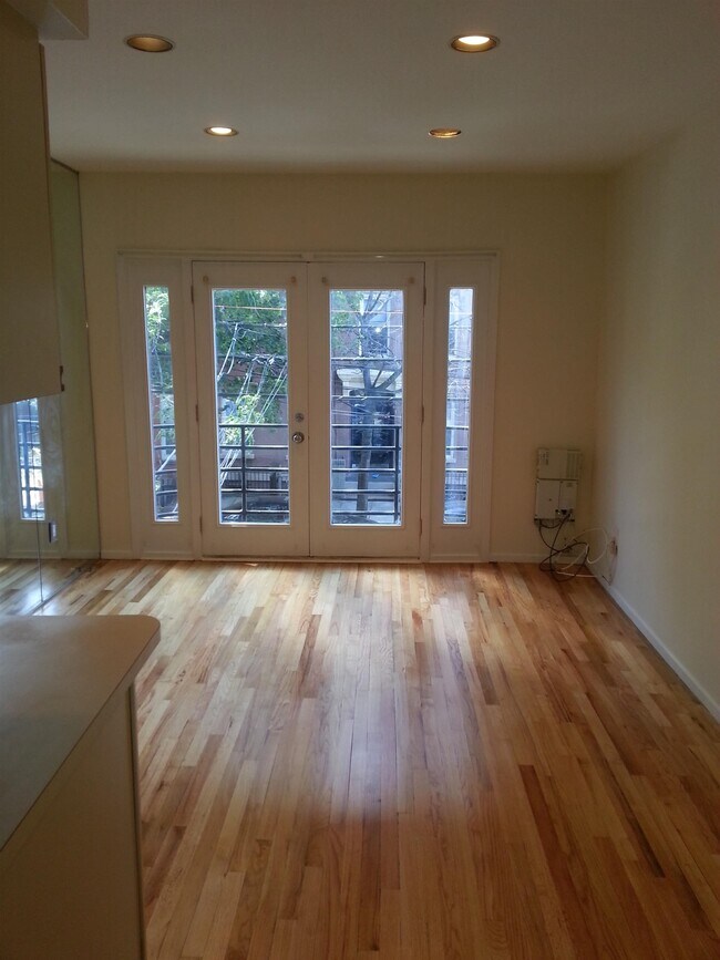 Building Photo - 209 Bloomfield St
