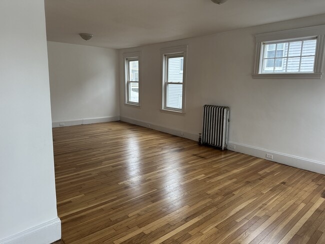 Building Photo - 100 Hull St