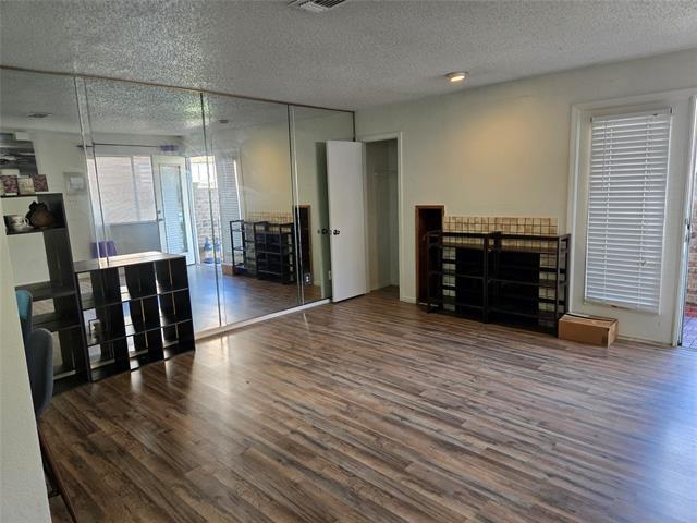 Foto del edificio - 9835 Walnut St