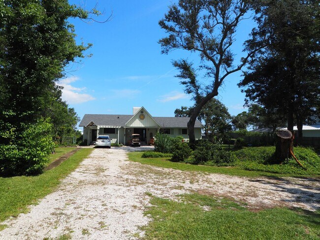 Foto del edificio - Dolphin watching from your own private beach!