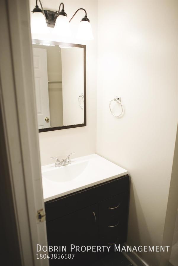 Photo - 301 S Pine St Apartment