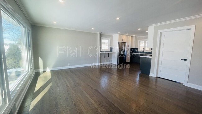 Building Photo - 413 N Forest Ave
