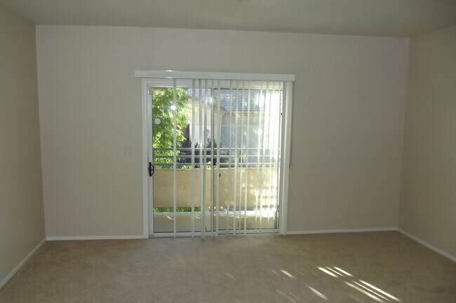 Foto del edificio - Henderson - 2 bedroom condo