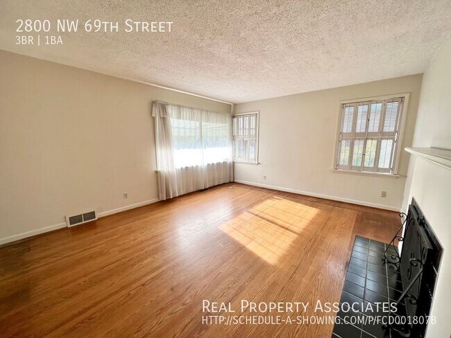 Building Photo - Spacious classic Ballard bungalow!