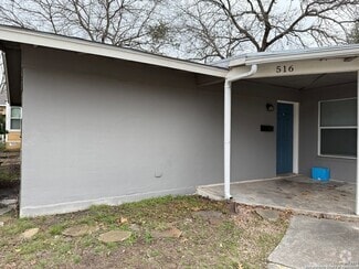 Building Photo - 516 Westwood Dr
