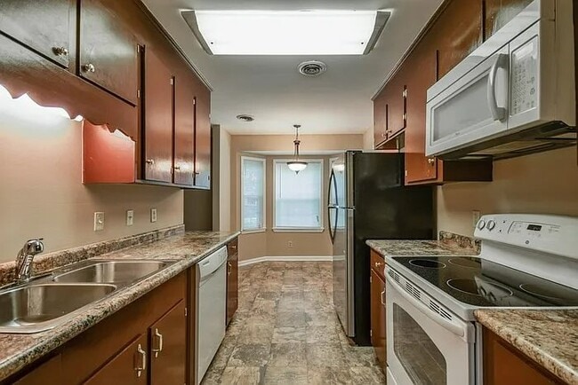 Building Photo - 205 Bob White Ave