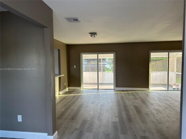 Building Photo - 7461 SW 132nd Ave