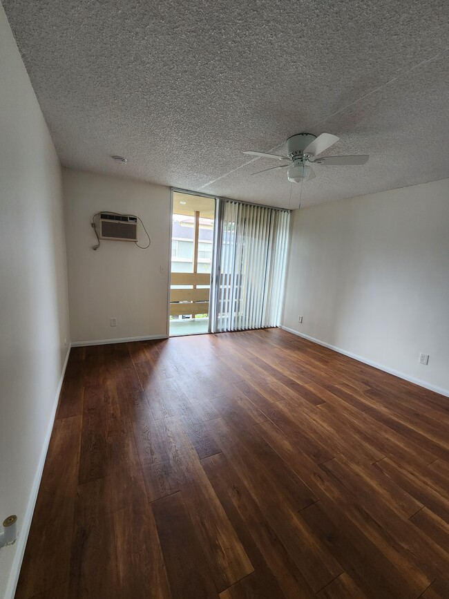 Master Bedroom w/ Balcony - Monroe Manor Apartments