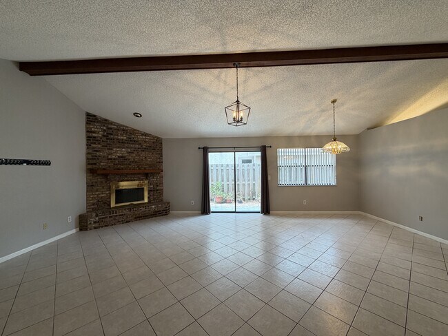 Foto del edificio - 3 Bed/2 Bath