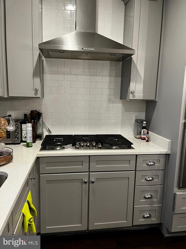 Foto del edificio - 4815 Garden View Ln