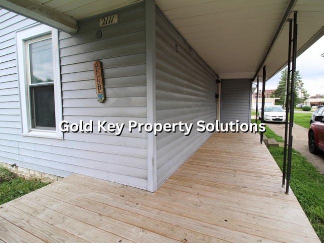 Building Photo - Fully Updated 3 BR 1 BA House with a Great Front Porch (SECTION 8 APPROVED)