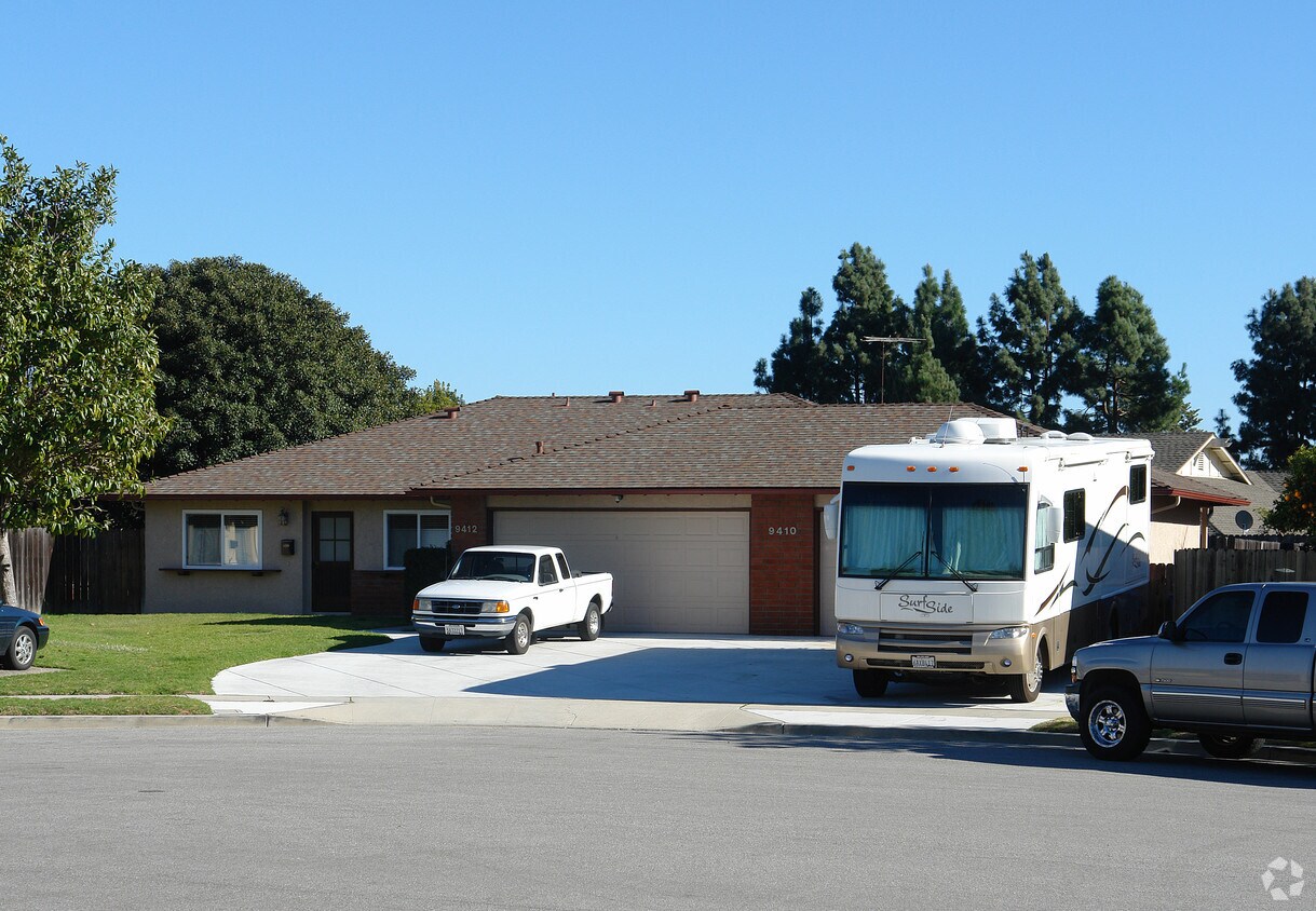 Primary Photo - 9410-9412 Petit Ct