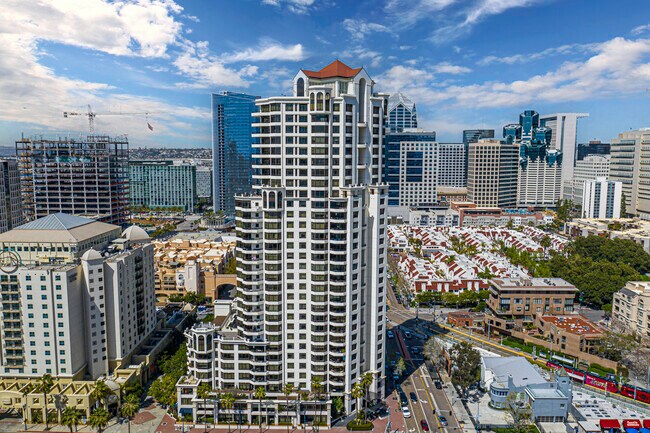 Foto del edificio - 700 W Harbor Dr