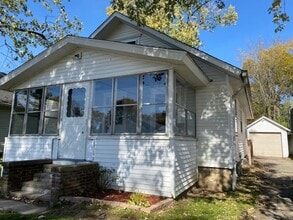 Building Photo - 818 Justin Ave