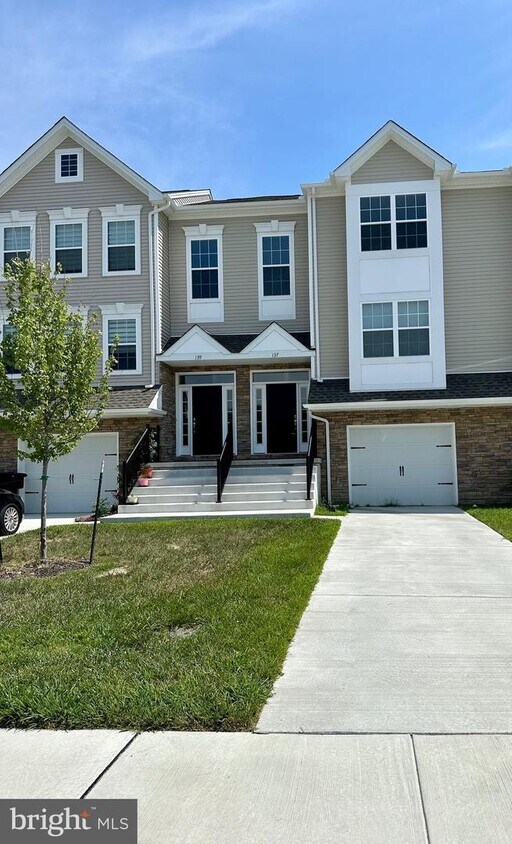 Foto principal - 137 Lexington Pl