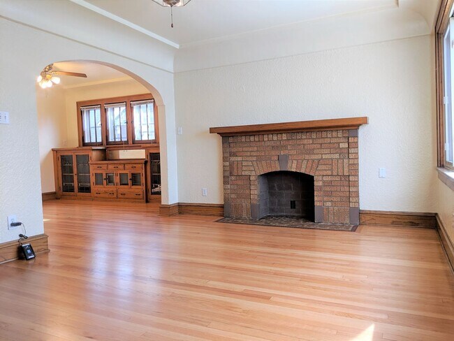 Foto del edificio - *Leasing Only - 2446-48 N 65th St