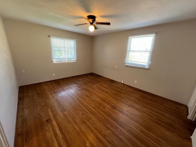 Building Photo - Tyler &amp; Maryland Duplex