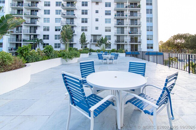 Foto del edificio - 1800 N Andrews Ave