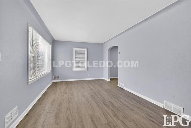 Foto del edificio - 1665 Burgoyne Dr