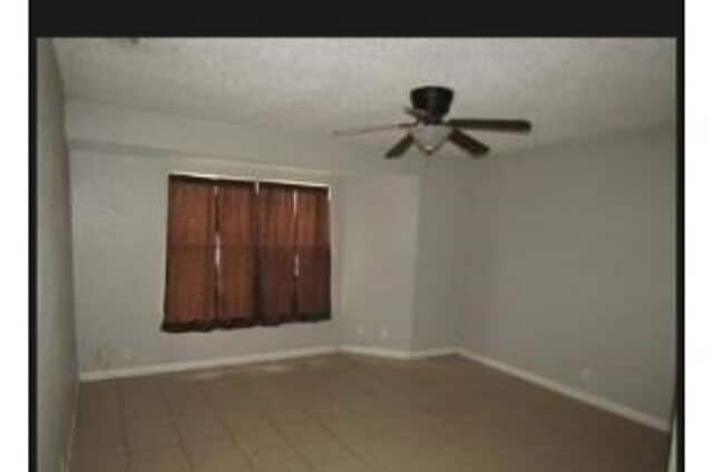 Building Photo - 8635 Ridge Flower Dr
