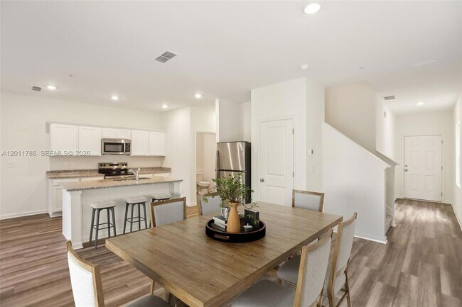 Building Photo - 2579 Grey Hawk Dr