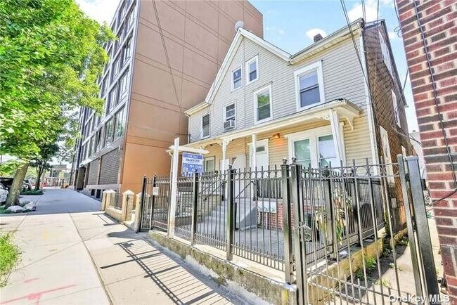 Building Photo - 308 26th Ave