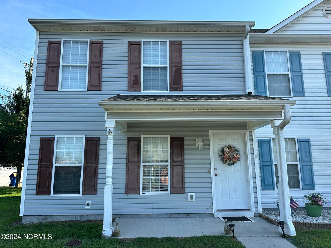 108 Pete Jones Dr, Richlands, NC 28574 Townhome Rentals in Richlands