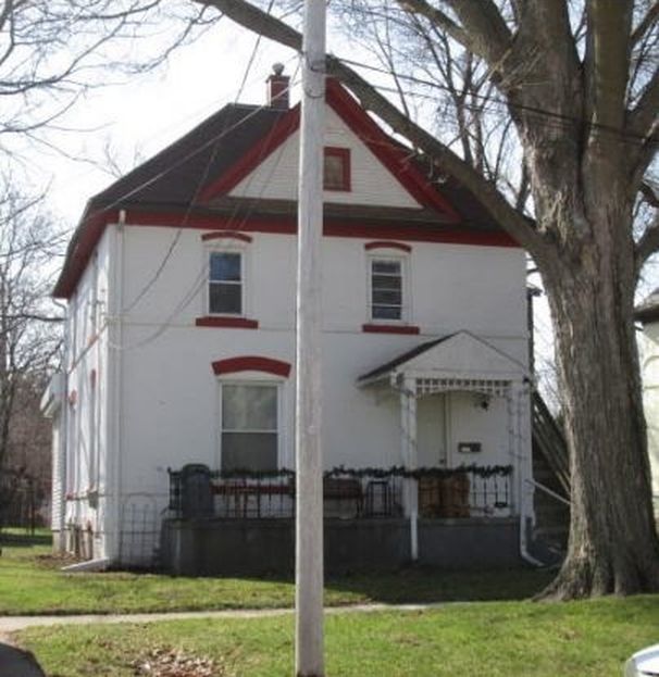 Front of duplex - 1207 W 2nd St