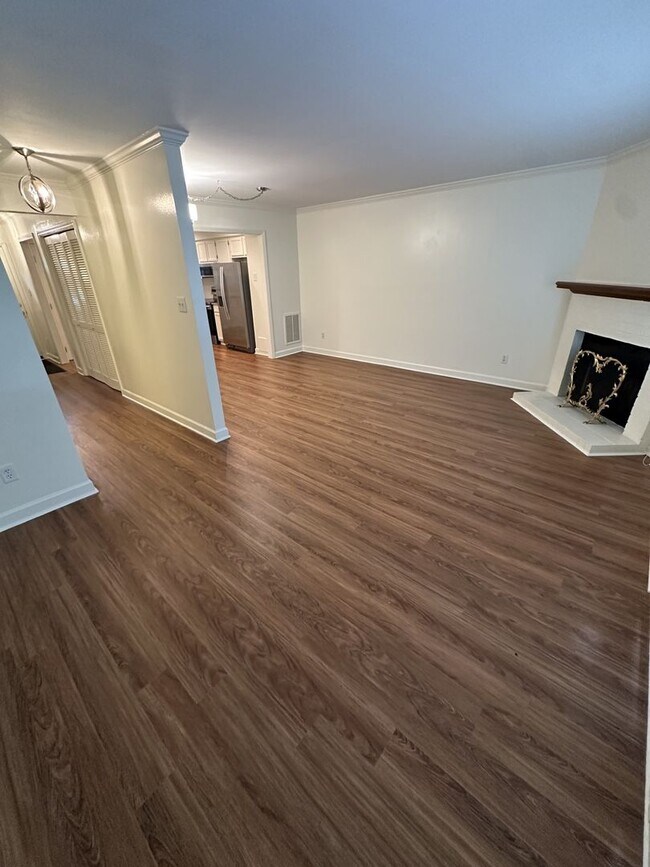 Foto del edificio - 2 Bedroom 2.5 Bathroom Townhome!