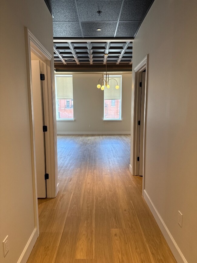 Building Photo - 309 N 6th St