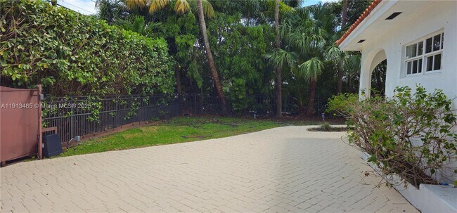 Foto del edificio - 1700 Bay Dr