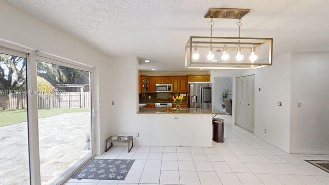 Building Photo - 8422 SW 44th Pl