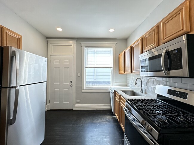Building Photo - 2552 N Kildare Ave
