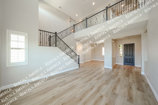 Building Photo - 18676 E Braeburn Ln