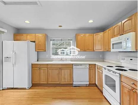 Foto del edificio - Stylish Denver Townhome with Spacious Living, Finished Basement & Attached Garage