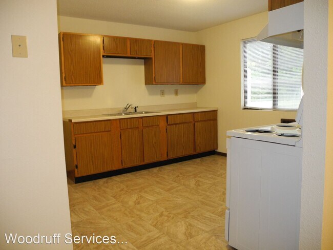 Building Photo - 501 N Hickory St