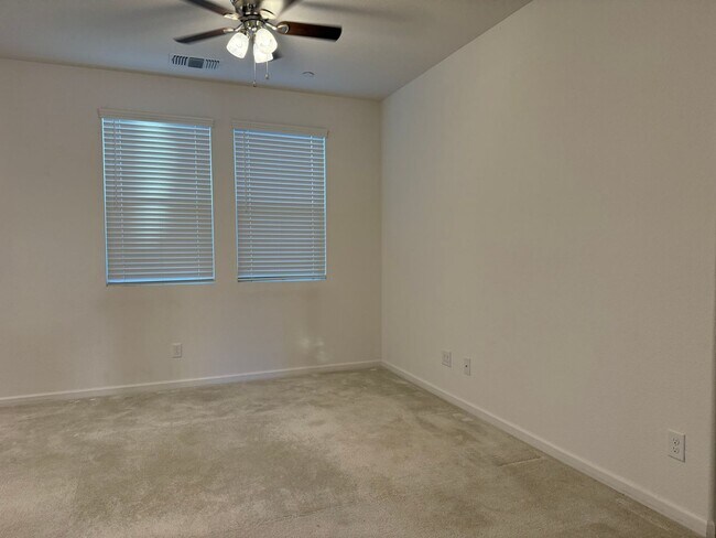 Foto del edificio - Beautiful Natomas 3 Bed / 2 Bath!