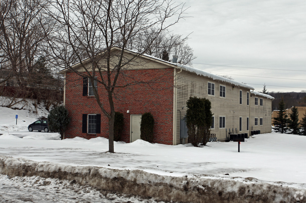 Building Photo - Brickyard Falls Apartments