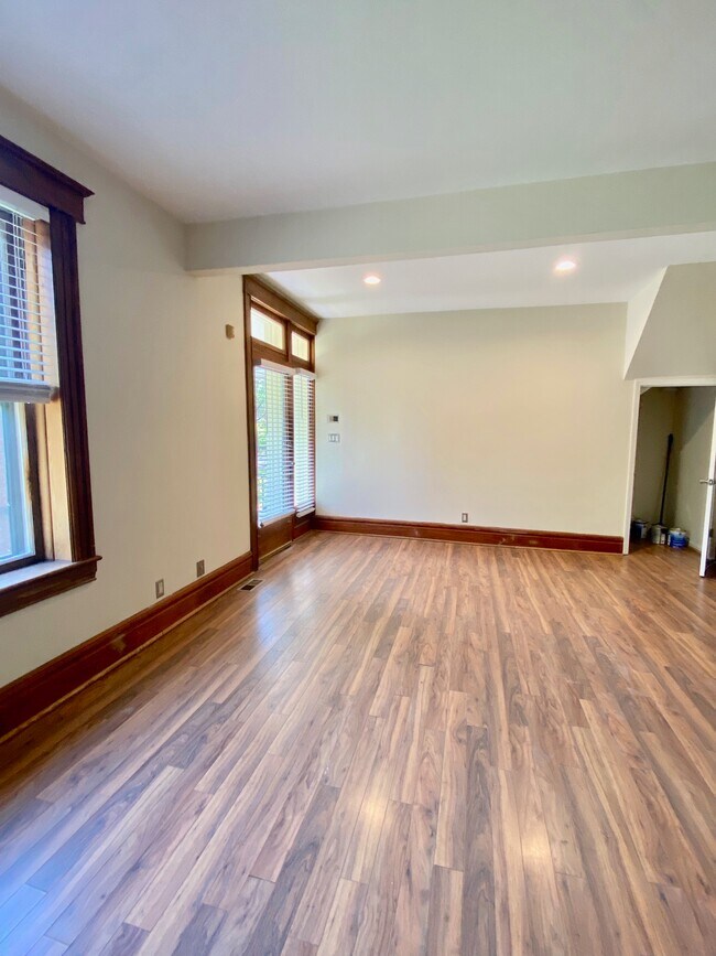 Foto del edificio - 6019 McPherson Ave