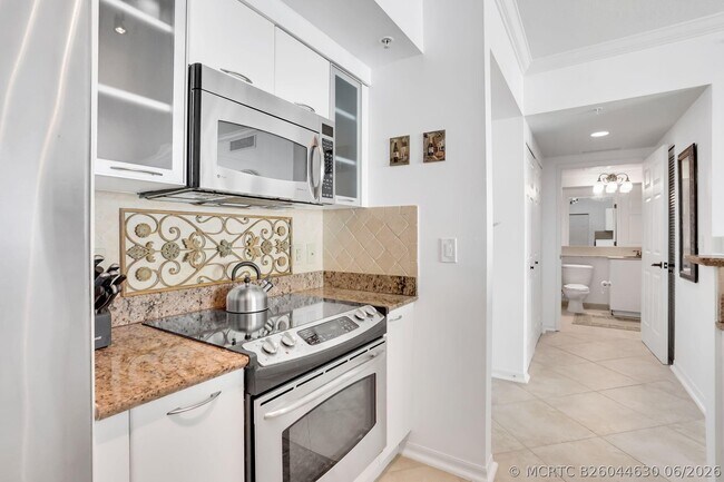 Building Photo - 625 Casa Loma Blvd