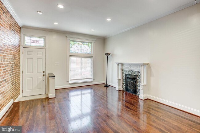 Building Photo - 419 S Macon St.