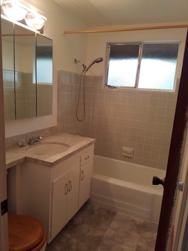 Building Photo - 311 Glencrest Dr