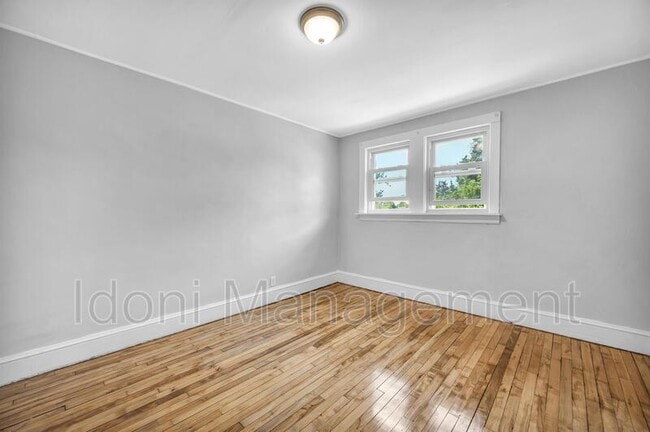 Building Photo - 12 Ridgefield St
