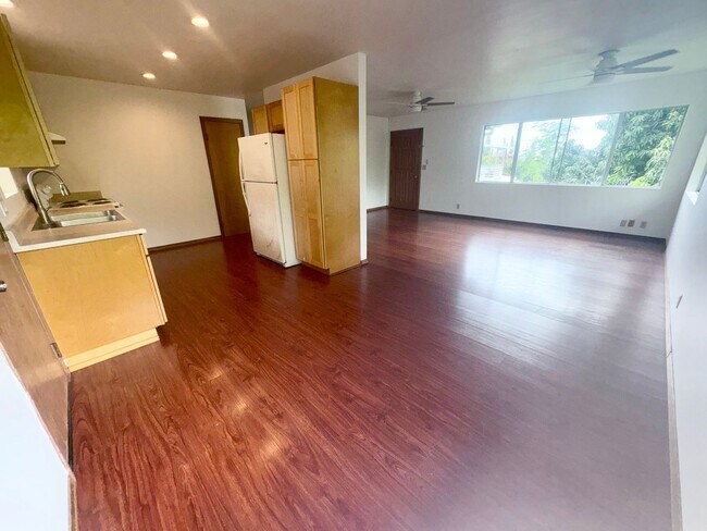 Building Photo - Freshly Renovated 3BR Home in Desirable Ka...