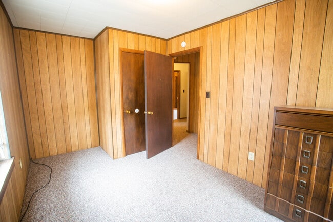 Unit 2- Bedroom - 804 Locust Ave