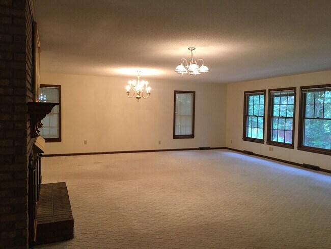 Foto del edificio - Spacious 3 Bedroom 2.5 Bath home located i...