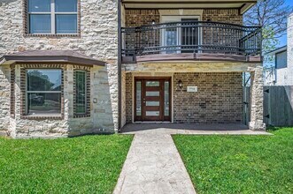 Building Photo - 7711 Antoine Dr