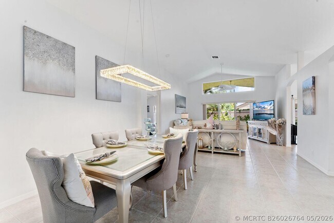 Building Photo - 6887 Viale Elizabeth