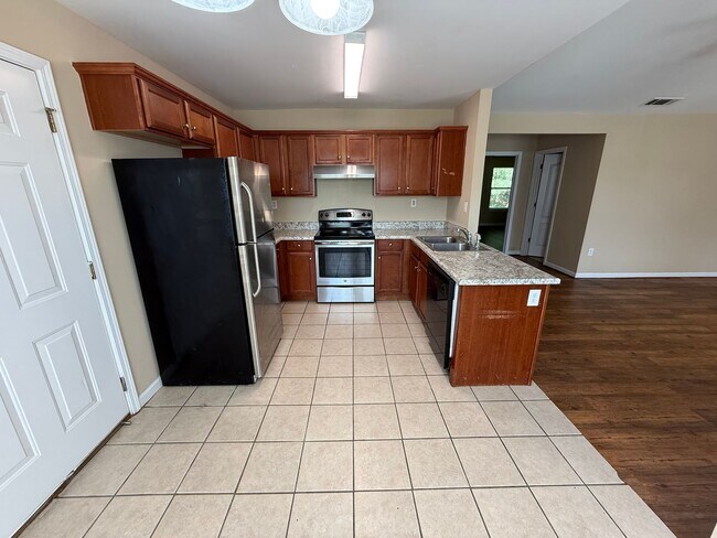 Foto del edificio - 10-12 Chesney Drive