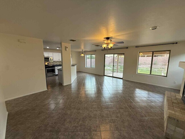 Building Photo - 640 W Emerald Key Dr